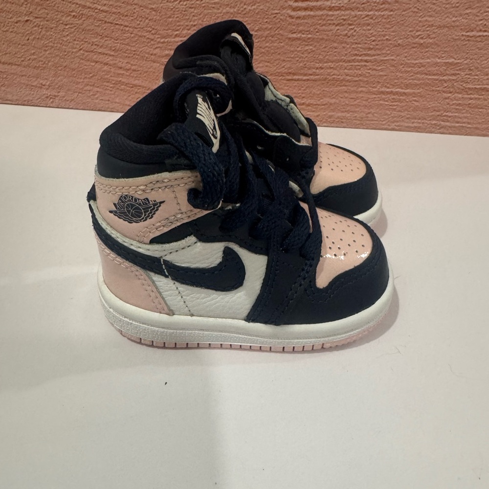 Nike Air Jordan 1 Retro High OG "Atmosphere Bubble gum - Picture 9 of 12